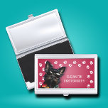 Boîtier Pour Cartes De Visite Empreintes de pattes de Dog Walker<br><div class="desc">Ce porte-carte de visite,  personnalisé avec votre nom,  présente un mignon schnauzer noir miniature sur rose chaud avec une bordure empreinte de patte blanche. Amusez-vous comme un cadeau ou une excellente façon de porter vos propres cartes de visite.</div>