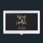 Boîtier Pour Cartes De Visite Fêter 30 ans d'or sur iPad<br><div class="desc">Célébrez votre 30e anniversaire en style avec cet effet noir,  blanc et or 30 et fabuleux design d'anniversaire. Un design moderne avec du texte de script et des graphismes audacieux. Modifiez la couleur pour la customiser. Partie d'une collection.</div>