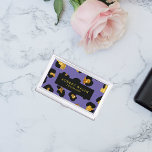 Boîtier Pour Cartes De Visite Glam Parties scintillant or violet noir léopard an<br><div class="desc">Si vous êtes une femme patron, cet impressionnant et glamour porte-carte de visite moderne sont la façon parfaite de donner une première impression mémorable à votre client. Coque carte de visite moderne, girly animalier avec image numérique de l'empreinte de léopard en Peuple, noir et parties scintillant or. Superposition à bande...</div>