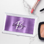 Boîtier Pour Cartes De Visite Glam violet brossé Métal noir blanc Monogramme<br><div class="desc">Ce coque carte de visite moderne branché est doté d'un monogramme et d'un prénom en noir et blanc sur un arrière - plan en métal brossé violet élégant.</div>
