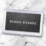 Boîtier Pour Cartes De Visite Grunge en béton industriel gris foncé masculin<br><div class="desc">Un porte-carte de visite masculin avec votre nom en blanc sur un arrière - plan imprimé en béton gris foncé.</div>