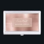 Boîtier Pour Cartes De Visite Huile d'or rose | Blush Pink Foil Moderne<br><div class="desc">Blush Pink - Rose Gold Foil Metallic Acier Inoxydable Conseillère Minimaliste Carte de visite Titulaire avec typographie en lettres blanches pour le monogramme. Le Titulaire de carte d'affaires Gold Foil Metal Rose peut être customisé pour n'importe quelle profession. Si le texte de la profession ou du nom ne correspond pas...</div>