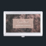 Boîtier Pour Cartes De Visite Huile d'or rose | Rose et noir<br><div class="desc">Blush Pink - Rose Gold et Black Foil Métallic Acier Inoxydable Conseillère Minimaliste Carte de visite Titulaire avec lettré blanc à la main élégante typographie pour le monogramme. Le Rose à la mode Gold Foil Metal porte carte d'affaires peut être customisé pour toute profession. Si le texte de la profession...</div>