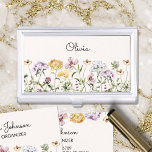 Boîtier Pour Cartes De Visite Jardin Fleur sauvage de nom personnalisé<br><div class="desc">Présentez notre dossier de carte de visite personnalisé Fleur sauvage Garden. Découvrez un délicieux floraison colorée qui apporte le charme de la nature. Vous pouvez y ajouter votre nom de famille. Un cadeau pour les amoureux de la nature et des fleurs.</div>