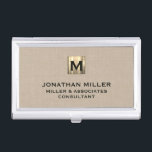 Boîtier Pour Cartes De Visite Linge de lit beige monogramme<br><div class="desc">Élevez votre image professionnelle avec ce coque carte de visite beige sophistiqué avec un design d'impression de lin beige chic et un élégant monogramme d'or. Le coque durable et élégant est l'accessoire parfait pour les événements de réseautage ou d'utilisation quotidienne. Customisez avec votre propre monogramme, nom et texte de votre...</div>