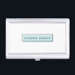 Boîtier Pour Cartes De Visite Logo féminin | Bleu | Marque professionnelle<br><div class="desc">Faites une grande impression avec ce magnifique porte-carte de visite girly. Le design minimal comprend un rectangle bleu clair avec une bordure géométrique noire avec votre nom ou nom d'entreprise au centre en lettres noires modernes Ce design fait partie d'une collection "Marque féminine", en-tête assorti, enveloppes, carte de visite, autocollants...</div>