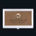 Boîtier Pour Cartes De Visite Logo initial Gold de luxe en cuir Brown<br><div class="desc">Design de luxe moderne simple avec médaillon de logo initial en or métallique brossé avec nom personnalisé,  titre,  nom de société ou texte personnalisé ci-dessous en typographie de bloc classique sur un arrière - plan texturé en cuir marron. Personnalisez pour votre usage personnalisé.</div>