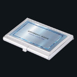 Boîtier Pour Cartes De Visite Lumière Bleu métallique Texture Acier Inoxydable L<br><div class="desc">Élégante impression de texture bleu métallique brillante,  acier inoxydable aux accents bleus,  modèle de carte de visite. Typographie personnalisable en noir et bleu.</div>