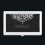 Boîtier Pour Cartes De Visite Mandala noir et blanc<br><div class="desc">Elégant mandala floral noir et blanc tendance.</div>