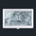 Boîtier Pour Cartes De Visite marbre bleu masculin double monogramme<br><div class="desc">collection masculine élégante de couleurs assorties en marbre avec double monogramme en serif et toutes les informations dans la même police qui donnent une dose d'élégance robuste. Consultez notre magasin pour trouver d'autres articles de cette collection car vous pouvez mélanger et assortir des couleurs qui répondent à vos besoins.</div>