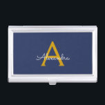 Boîtier Pour Cartes De Visite Marine Blue Gold Modern Script Girl Monogramme Nom<br><div class="desc">Navy Blue and Gold Simple Script Monogramme Nom Titulaire de carte de visite. Cela rend le cadeau parfait pour 16 ans,  mariage,  douche nuptiale,  anniversaire,  baby shower ou bachelorette pour quelqu'un qui aime le luxe glam et les styles chic.</div>