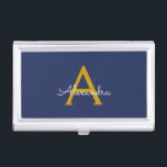 Boîtier Pour Cartes De Visite Marine Blue Gold Modern Script Girl Monogramme Nom<br><div class="desc">Navy Blue and Gold Simple Script Monogramme Nom Titulaire de carte de visite. Cela rend le cadeau parfait pour 16 ans,  mariage,  douche nuptiale,  anniversaire,  baby shower ou bachelorette pour quelqu'un qui aime le luxe glam et les styles chic.</div>