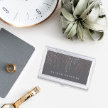 Boîtier Pour Cartes De Visite Marquee d'or rose | Personnalisé<br><div class="desc">Elégant porte-carte de visite présente votre nom et/ou votre nom d'entreprise en lettres blanches classiques sur un arrière - plan gris moyen riche avec des fils en cascade de fils de ficelle rose en or.</div>
