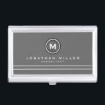 Boîtier Pour Cartes De Visite Médaille de monogramme gris et blanc professionnel<br><div class="desc">Porte-carte de visite professionnel avec un design gris et blanc simple avec un médaillon monogramme stylisé en noir et blanc avec typographie moderne, avec nom et titre personnalisés ou rôle dans une coordination de typographie blanche sur un arrière - plan gris avec deux bandes blanches gratuites pour équilibrer le design...</div>