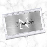 Boîtier Pour Cartes De Visite Monogramme d'huile métallique Faux d'argent<br><div class="desc">Créez votre propre coque carte de visite minimaliste moderne monogrammé noir et blanc. Script de style monoline moderne pour son nom sur une police monogramme de style plus classique. L'arrière - plan présente une fausse feuille gris argenté en métal brossé à l'ombre dégradé qui s'imprime comme une photo.</div>