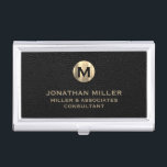 Boîtier Pour Cartes De Visite Monogramme en cuir noir de luxe<br><div class="desc">Elevez votre look professionnel avec ce coque carte de visite élégant et pratique. Avec un médaillon de monogramme brossé avec votre nom de société et titre en typographie de bloc classique, ce coque est un excellent moyen de garder vos cartes de visite organisés et protégés. L'arrière - plan en cuir...</div>