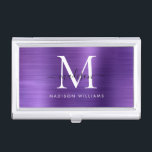 Boîtier Pour Cartes De Visite Monogramme moderne en métal brossé violet foncé<br><div class="desc">Élégant violet foncé brossé monogramme de métal Script de carte de visite</div>