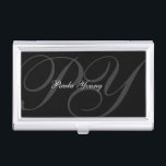 Boîtier Pour Cartes De Visite Monogramme moderne personnalisé 2<br><div class="desc">Un design très simple mais élégant. Modifiez les initiales volumineuses en vos propres initiales. Toutes les polices et les couleurs peuvent être changées selon vos goûts.</div>