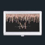 Boîtier Pour Cartes De Visite Monogramme Rose noir Parties scintillant en métal<br><div class="desc">Élégant Monogramme Rose Parties scintillant à goutte d'or broyée à goutte de métal brossé Bordure étincelante superposition noir blanc Script Nom de la carte de visite</div>