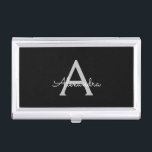 Boîtier Pour Cartes De Visite Noir Argent moderne Script Girl Monogramme Nom<br><div class="desc">Noir et Argent Simple Script Monogramme Nom Titulaire de carte de visite. Cela rend le cadeau parfait pour 16 ans,  mariage,  douche nuptiale,  anniversaire,  baby shower ou bachelorette pour quelqu'un qui aime le luxe glam et les styles chic.</div>