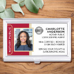 Boîtier Pour Cartes De Visite Notaire de style classique ID public Rouge Gold Bu<br><div class="desc">Créez un look professionnel avec cette boîte de cartes de visite publique notaire classique. Ce modèle élégant est personnalisé avec votre photo d'identité, nom, détails et logo d'accréditation. Parfait pour un notaire public, un agent de signature de prêt, un agent de livraison certifié de fiducie de notaire, l'ACNT, un notaire...</div>