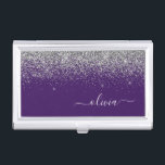 Boîtier Pour Cartes De Visite Parties scintillant d'argent violet Girl Nom du mo<br><div class="desc">Parties scintillant à étincelles violet et argent Script Monogramme Nom Titulaire de carte de visite. Cela rend le cadeau parfait pour 16 ans,  mariage,  douche nuptiale,  anniversaire,  baby shower ou bachelorette pour quelqu'un qui aime le luxe glam et les styles chic.</div>
