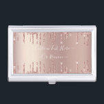 Boîtier Pour Cartes De Visite Parties scintillant rose Gold Blush Éclats Texte p<br><div class="desc">Rose Gold Blush Parties scintillant Sparkle Drips Custom Text Pink Modern - Ajouter votre texte unique ou supprimer du texte - Faire votre cadeau spécial - Redimensionner et déplacer ou supprimer et ajouter du texte / des éléments avec outil de personnalisation. Conception par MIGNED. Veuillez voir mes autres projets. Vous...</div>