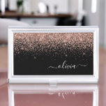 Boîtier Pour Cartes De Visite Rose Gold Blush Pink Parties scintillant Script Mo<br><div class="desc">Black and Rose Gold - Blush Pink Sparkle Parties scintillant Script Monogramme Nom Titulaire de carte de visite. Cela rend le cadeau parfait pour 16 ans,  mariage,  douche nuptiale,  anniversaire,  baby shower ou bachelorette pour quelqu'un qui aime le luxe glam et les styles chic.</div>