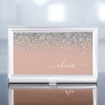 Boîtier Pour Cartes De Visite Rose Gold Blush rose Parties scintillant argent Mo<br><div class="desc">Rose Gold - Blush Pink and Silver Sparkle Parties scintillant Script Monogramme Nom Titulaire de carte de visite. Cela rend le cadeau parfait pour 16 ans,  mariage,  douche nuptiale,  anniversaire,  baby shower ou bachelorette pour quelqu'un qui aime le luxe glam et les styles chic.</div>