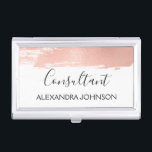Boîtier Pour Cartes De Visite Rose pâle - Rose Gold Foil Brush Strot<br><div class="desc">Blush Pink - Brush Rose Gold et White Foil Stroke Trendy Consultant Minimaliste Carte de visite Titulaire avec la main noire lettrée élégante typographie pour le monogramme. Le Titulaire de carte d'affaires Blush Pink - Rose Gold et White Foil Brush Stroke peut être customisé pour toute profession. Si le texte...</div>