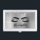 Boîtier Pour Cartes De Visite Silver Glitter Sparkle Eyelashes Monogram<br><div class="desc">Argent Faux Parties scintillant à étincelle métallique broyée Monogramme en métal brossé Nom et cils initiaux (cils), Extensions d'oreille et des yeux Porte carte de visite. Cela rend le cadeau parfait pour 16 ans, mariage, douche nuptiale, anniversaire, baby shower ou bachelorette cadeau pour quelqu'un décorant sa chambre dans le style...</div>