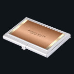 Boîtier Pour Cartes De Visite Texture métallique minimale en cuivre brun et or<br><div class="desc">Slick texture brun de cuivre métallique minimale avec accentuation de rayures or clair,  monogramme discret personnalisable—design moderne simple et élégant.</div>