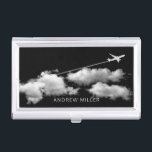 Boîtier Pour Cartes De Visite Voler En Avion Au-Dessus Des Nuages Personnalisés<br><div class="desc">Personnalisez-le avec le nom du destinataire ou customisez-le avec votre propre texte,  et vous pouvez également modifier la police,  la taille et la couleur du texte. Ou supprimez le texte si vous préférez l'avoir sans.</div>