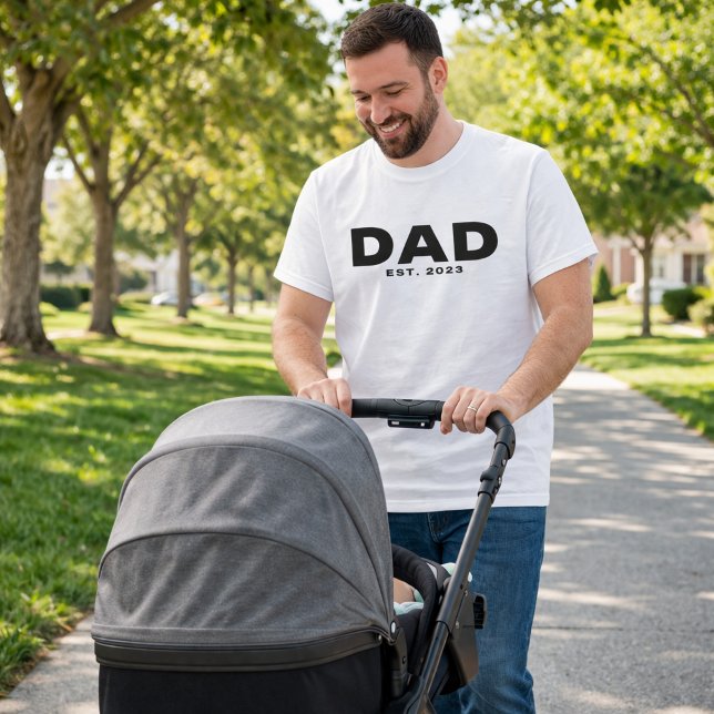 Bold Black White Dad Established T-Shirt (Créateur téléchargé)
