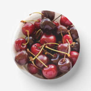 Bols En Carton Photographie de Cerises Rouges Fraîches dans un Bo