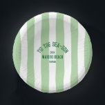 Bols En Carton Tis SeaSon Custom Beach Christmas Green Stripe<br><div class="desc">Les bosses en papier vert de Noël 'Tis The Sea-Son Custom Beach ajoutent une touche festive et un charme balnéaire à vos célébrations de vacances. Dotés d'un design ludique à rayures de cabane verte avec nom de plage personnalisable et année, ces bols en papier durable sont parfaits pour servir des...</div>