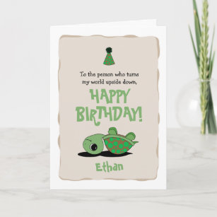 Bonne carte d'anniversaire avec la tortue vers le 