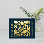 Bonne Hanoukka juive Greeting Foil Carte de vacanc<br><div class="desc">Joyeux Hanoukka / Chanukah moderne Géométrique vacances Salutations en Véritable huile d'or sur Dark Navy. Menorah, Dreidel, Donuts, Stars & Huile d'olive... Ils sont tous ici. Symboles Hanoukka juifs Espace pour ajouter votre texte personnalisé à l'avant et à l'arrière. Heureux souhaits d'Hanoukka. Ce haut de gamme, beau, look, est une...</div>