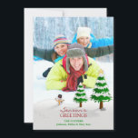 Bonnes Fêtes Photo Snowman Carte d'hiver<br><div class="desc">Vous voulez envoyer des cartes de vacances à vos amis et votre famille? Il n'y a rien de mieux que de partager votre propre photo ou celle de vos proches avec eux pour leur souhaiter un joyeux Noël cette saison. Tout ce que vous avez à faire est de changer la...</div>