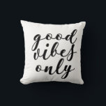 Bonnes vibes seulement citer coussin<br><div class="desc">Bonnes vibes seulement,  des conseils de vie positifs pour ce design typographique.</div>