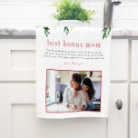 "Bonus Maman" Step Maman | Torchon de thé photo fl<br><div class="desc">Cette serviette à thé florale simple et sucrée dit "Meilleure Maman Bonus" avec un beau message dans des formes modernes et tendance et un spot pour les noms. Un modèle photo minimum de votre photo personnelle préférée pour un cadeau que n'importe qui aimerait. La Fête des Mères est l'occasion parfaite...</div>