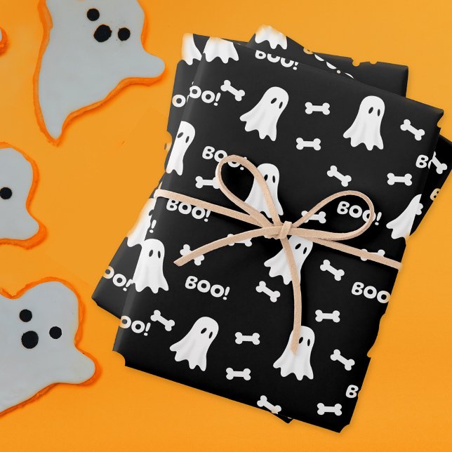 Boos et os Papier enveloppant d'Halloween (Halloween for Dogs and Dog lovers Boos and Bones black wrapping paper with cute ghosts.)
