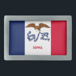 Boucle de ceinture avec drapeau de l'État de l'Iow<br><div class="desc">Montrez votre fierté de l'Iowa avec notre boucle à ceinture distinctive avec le drapeau de l'Iowa! Cette boucle de ceinture est plus qu’un simple accessoire pratique, c’est une célébration du riche patrimoine et de l’identité culturelle de l’Iowa. Le design affiche le drapeau emblématique de l'État de l'Iowa, ce qui en...</div>