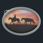 Boucle De Ceinture Ovale Cheval, cavalier et Pack Horse<br><div class="desc">Un cheval et un cavalier conduisant un cheval pack pendant le coucher du soleil décore cette boucle de ceinture attrayante</div>
