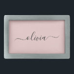 Boucle De Ceinture Rectangulaire Blush Dusty rose moderne Script Girl Monogramme No<br><div class="desc">Blush Dusty Rose Simple Script Monogramme Nom Ceinture Boucle. Cela rend la graduation parfaite, doux 16 16ème, 18ème, 21ème, 30ème, 40ème, 50ème, 60ème, 70ème, 80ème, 90ème, 100ème anniversaire, mariage, douche nuptiale, anniversaire, baby shower ou cadeau de fête de bachelorette pour quelqu'un qui aime les styles glam luxe et chic .....</div>