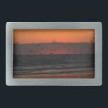 Boucle De Ceinture Rectangulaire Oiseaux survolant le lever du soleil de la plage P<br><div class="desc">Une photo d'oiseaux survolant l'océan dans un ciel orange feu au lever du soleil sur la plage sur une boucle de ceinture</div>