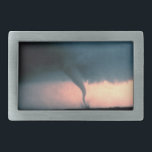 Boucle De Ceinture Rectangulaire Tornade<br><div class="desc">Une tornade dangereuse ou "tornade" se déverse dans l'Oklahoma et est filmée par des chasseurs d'orages du Laboratoire national des tempêtes violentes de NOAA. Ce tornade a un nuage de poussière et de débris qui se forme à la surface du sol dans la ruelle tornade.</div>