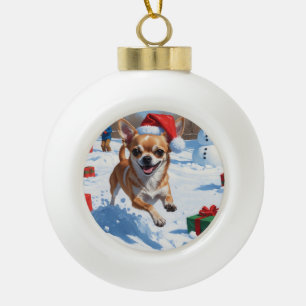 Boule En Céramique Chihuahua courant dans la neige avec un chapeau de