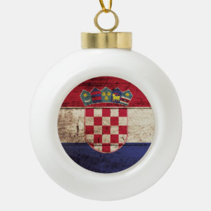 Boule En Céramique Drapeau de la Croatie sur le vieux grain en bois