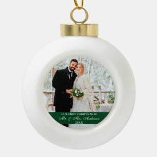 Boule En Céramique Élégant script Notre premier vert de Noël